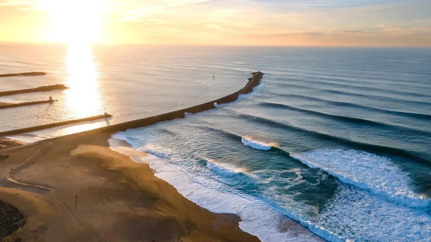 Le littoral et la digue de Tarnos, dans les Landes